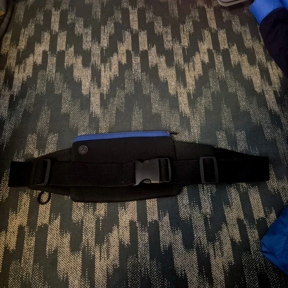 Running Belt For Phone, Running Fanny Pack, Black, Travel Hiking by‎ Camden Gear